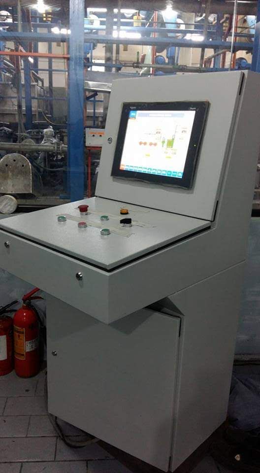 Operator control console with touchscreen HMI